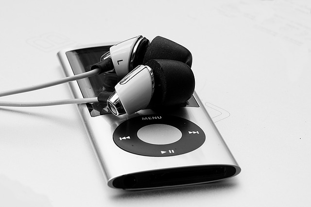 ipod nano with headphones